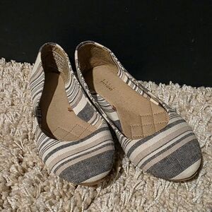 Basic Editions Tan And Navy Striped Flats Size 6
